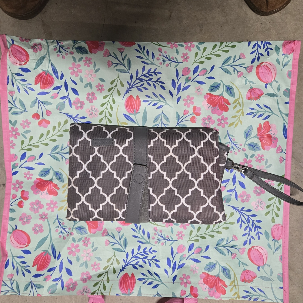 Gray Patterned Wristlet